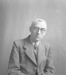 856513 Portret van dr. G.G. Ellerbroek, onderdirecteur en leraar Frans aan de Rijks Hogere Burgerschool (Rijks HBS, ...